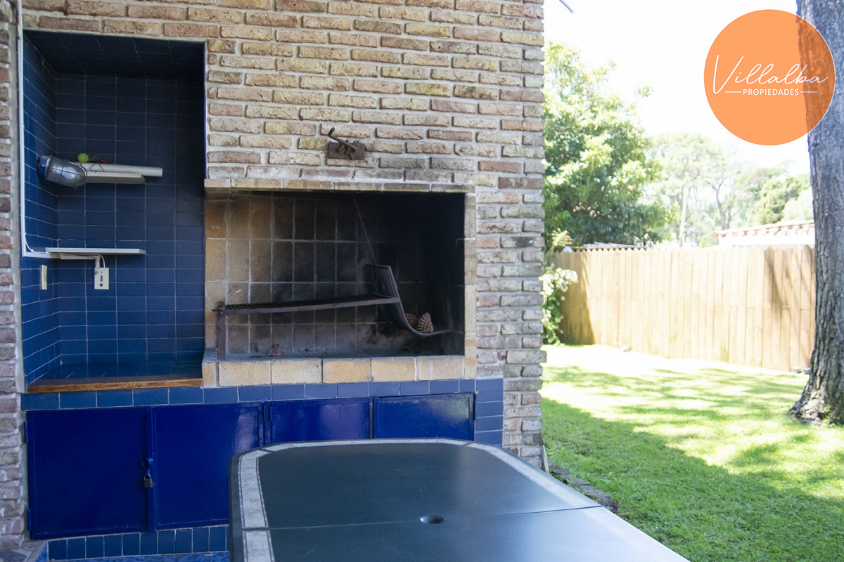 Casa ID.2044 - Hermosa casa en venta a pocos metros del mar.
