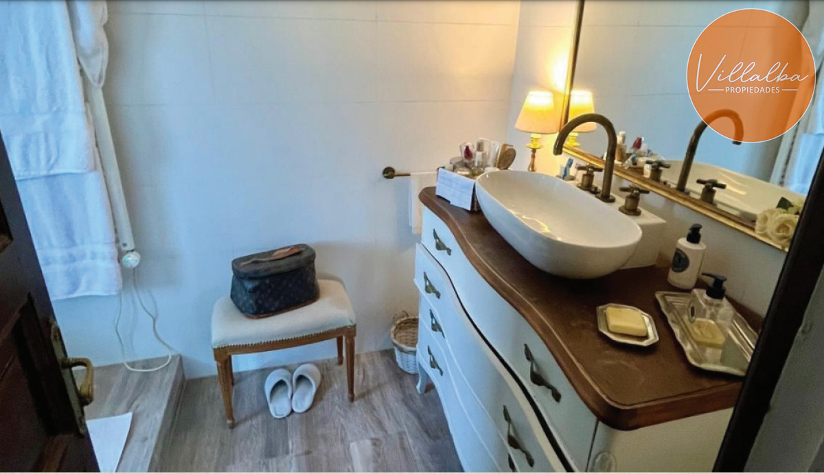 Apartamento ID.3313 - Venta de casa de 3 dormitorios + casa de huespedes mansa