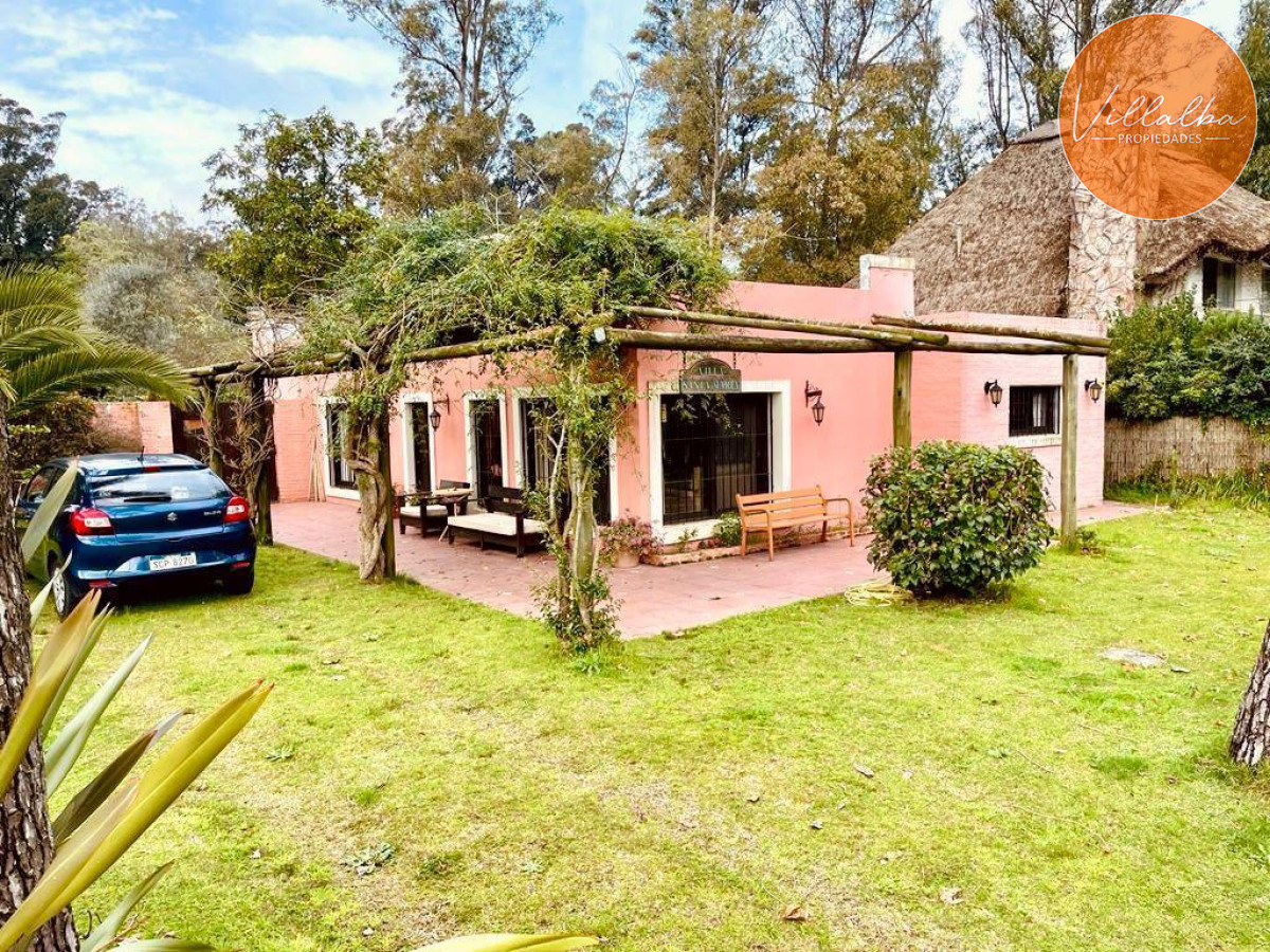 Apartamento ID.3549 - Hermosa casa en zona pinares a metros de la playa 