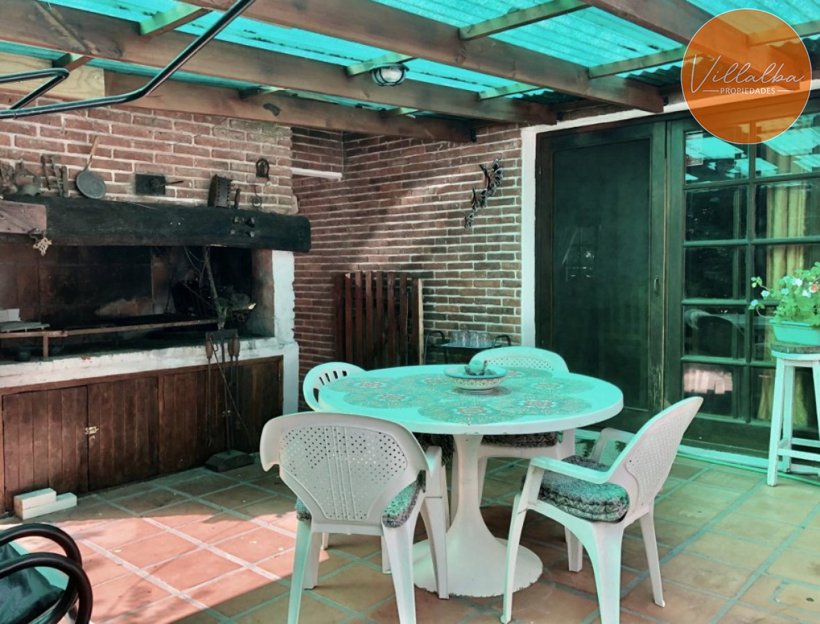 Casa ID.2463 - Vende casa en excelente estado, con 3 dormitorios más apto en Barrio Cantegril, Punta del Este 