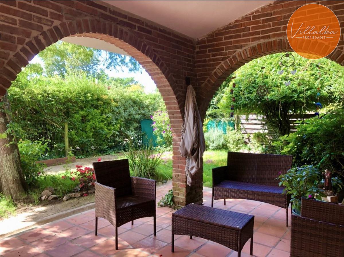 Casa ID.2463 - Vende casa en excelente estado, con 3 dormitorios más apto en Barrio Cantegril, Punta del Este 