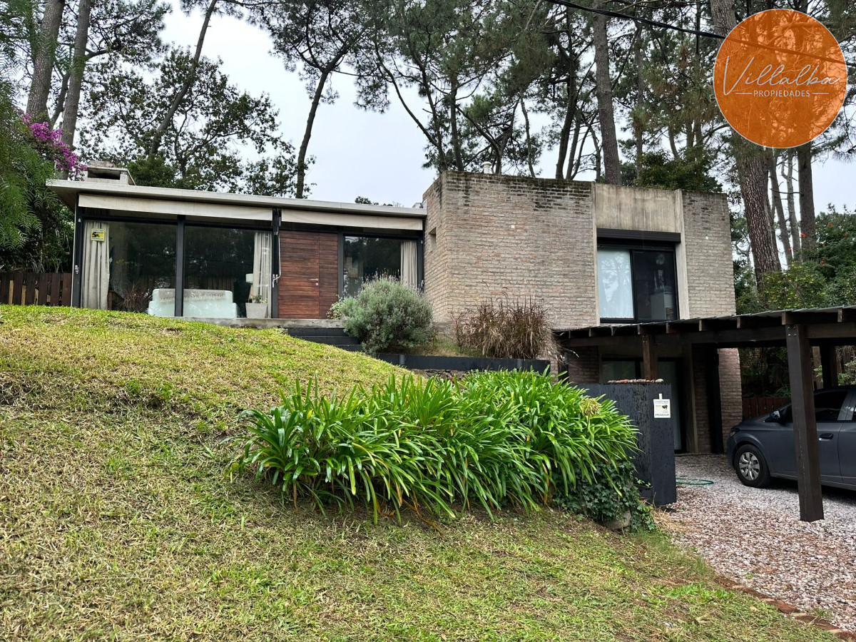 Casa ID.2972 - Vende casa muy linda en Pinares , Punta del Este 