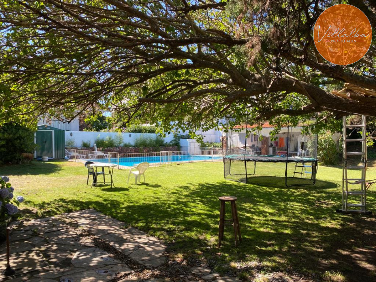 Apartamento ID.3432 - Vende casa de 3 dormitorios en Pinares, cerca del mar, Punta del Este
