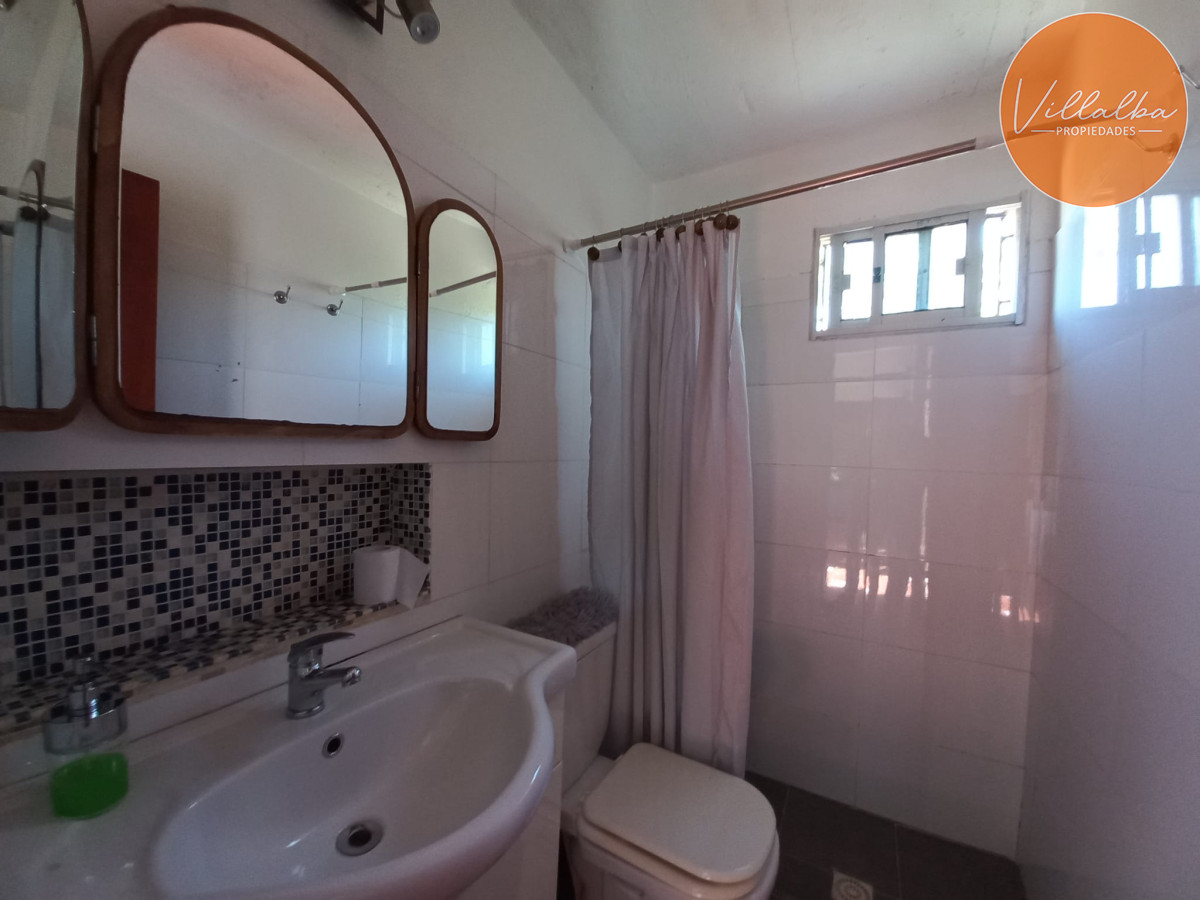 Apartamento ID.2047 - Vende casa de 3 dormitorios totalmente reformada. Con piscina climatizada. Cerca de colegios, Punta del Este 