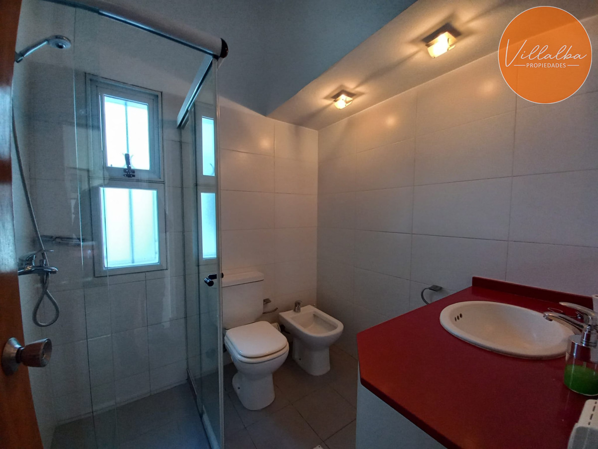 Apartamento ID.2047 - Vende casa de 3 dormitorios totalmente reformada. Con piscina climatizada. Cerca de colegios, Punta del Este 