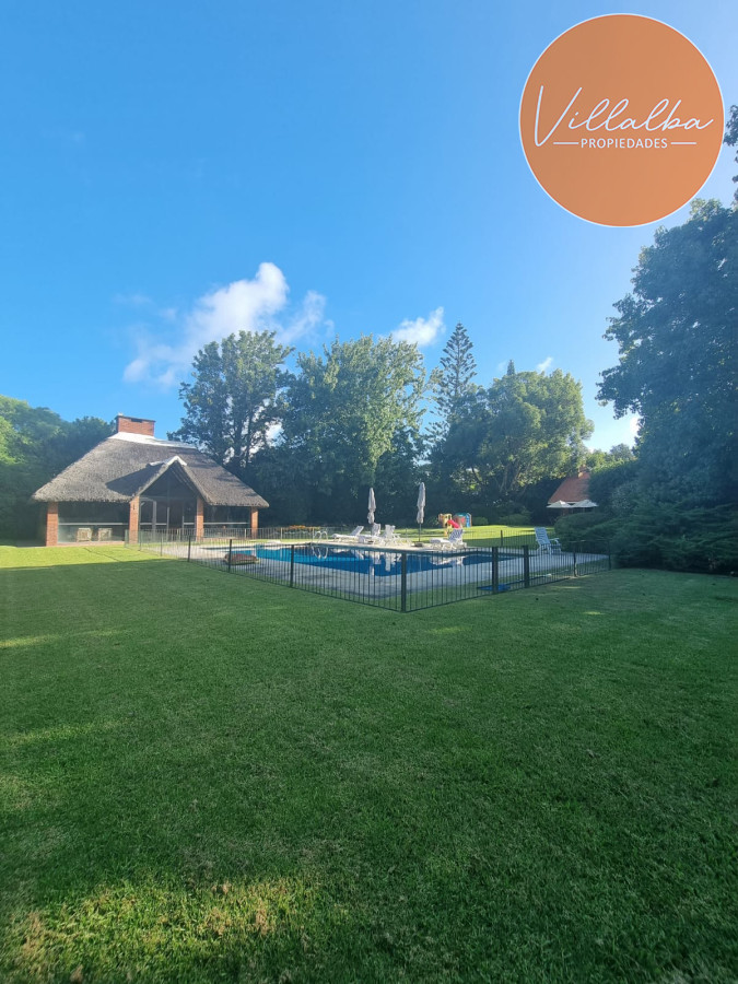 Apartamento ID.2762 - Espectacular chalet de gran tamaño, zona del Golf.