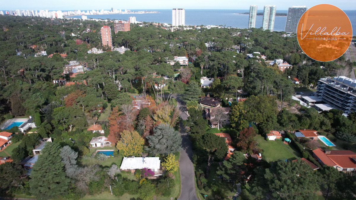 Casa ID.2933 - Casa en venta, Oportunidad para desarrollo inmobiliario en Playa Mansa, Punta del Este. 