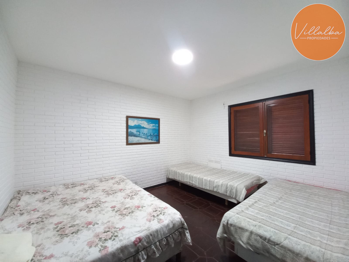 Casa ID.2237 - Vende y alquila gran casa de 5 dormitorios en Playa Mansa, Punta del Este 