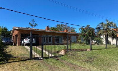 Vende casa de 3 dormitorios en Pinares, cerca del mar, Punta del Este