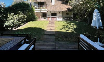 Venta de casa de 3 dormitorios + casa de huespedes mansa