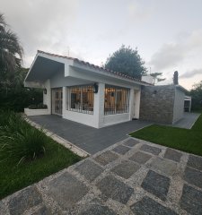 PLAYA MANSA , CASA DE 2 DORMITORIOS