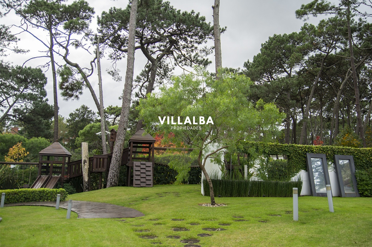 Apartamento ID.3666 - Espectacular departamento duplex a pasos del mar . 3 dormitorios en venta