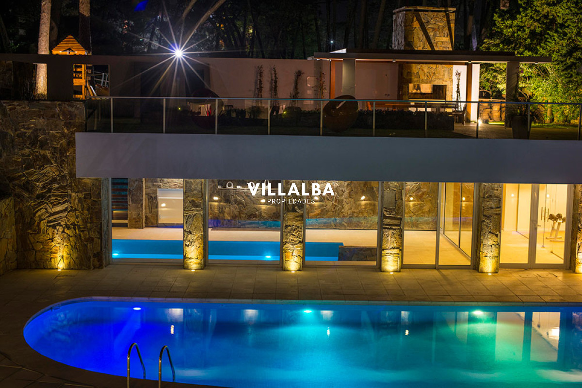 Apartamento ID.3666 - Espectacular departamento duplex a pasos del mar . 3 dormitorios en venta