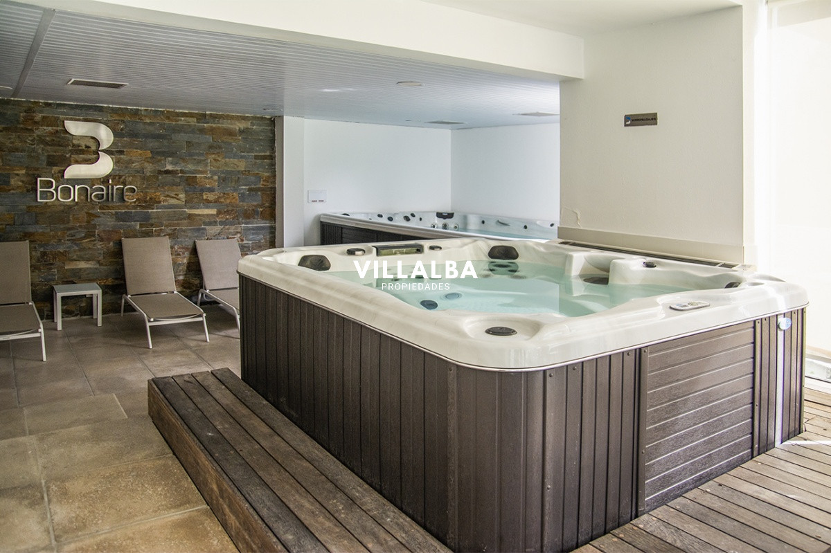 Apartamento ID.2178 - Vende apartamento. Edificio Bonaire. 3 dormitorios con servicios. Brava, Peninsula, Punta del Este