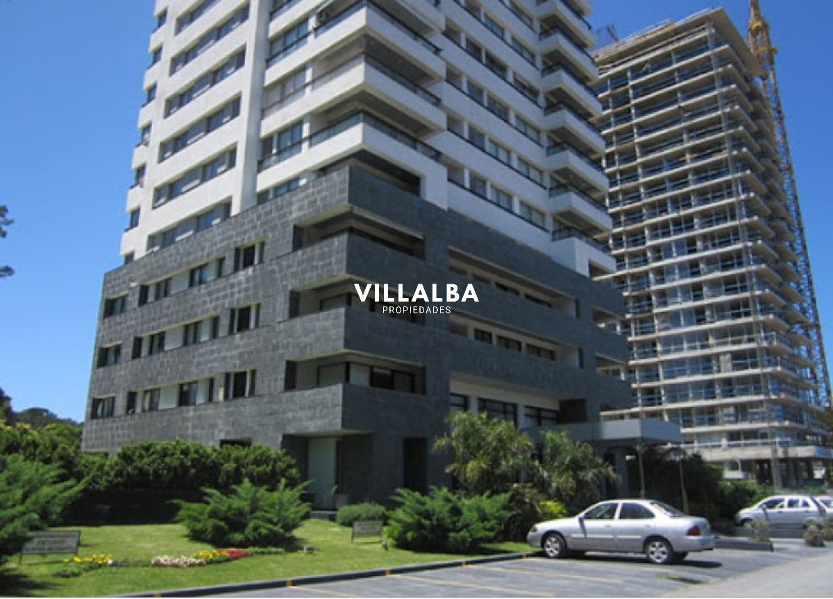 Apartamento ID.4001 - Vende apto de 2 dormitorios con vista al mar en Punta del este