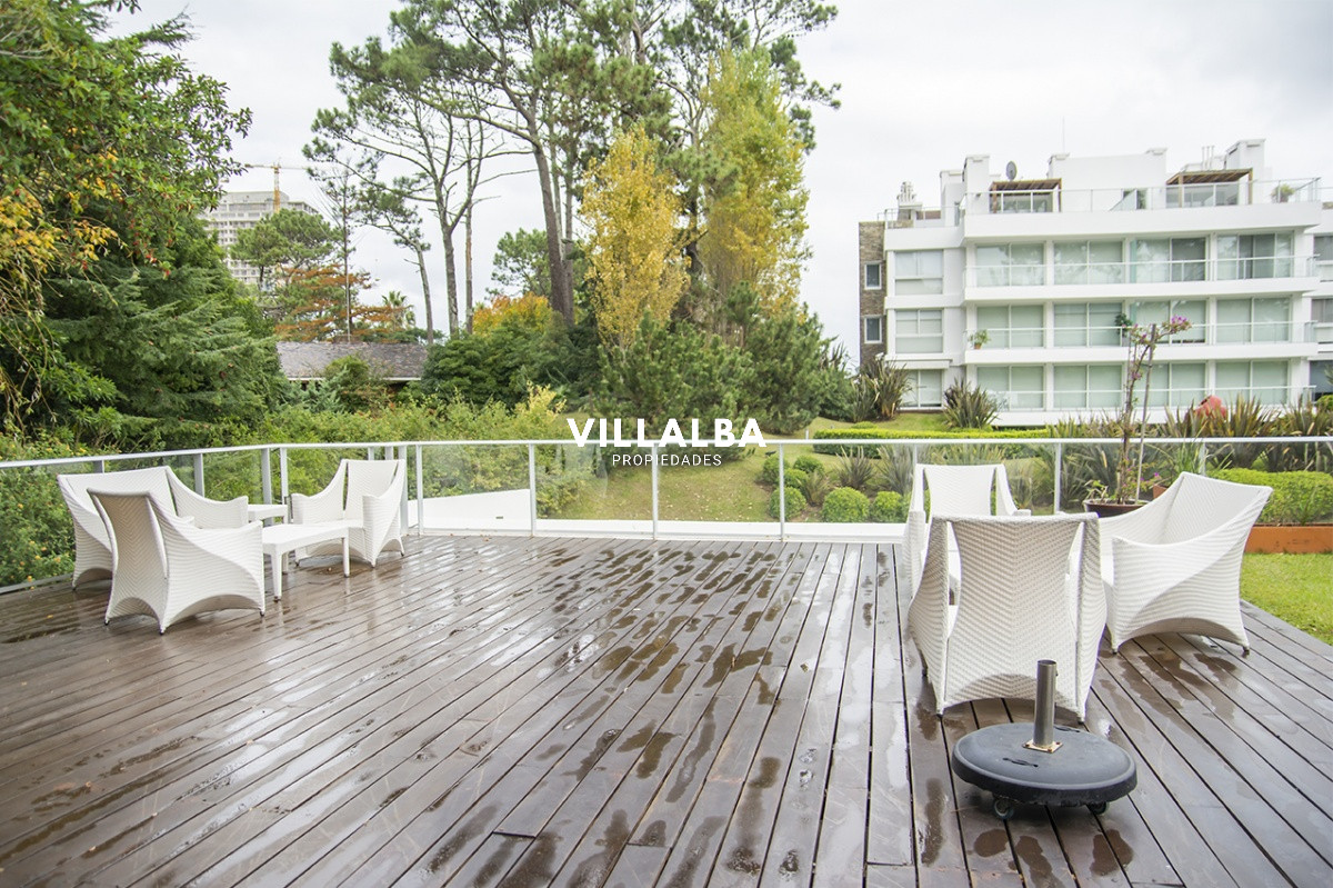 Apartamento ID.3666 - Espectacular departamento duplex a pasos del mar . 3 dormitorios en venta