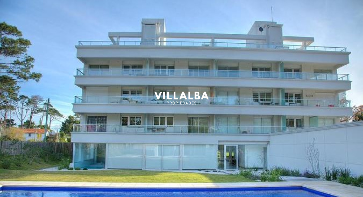 Apartamento ID.3665 - PH en playa mansa , departamento en Edificio Monet de 2 dormitorios, Punta Del Este