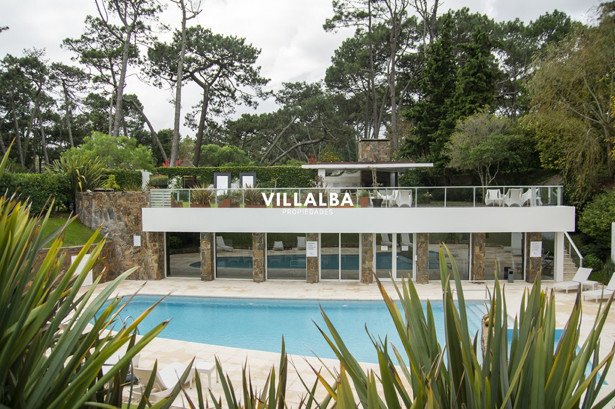 Apartamento ID.3666 - Espectacular departamento duplex a pasos del mar . 3 dormitorios en venta