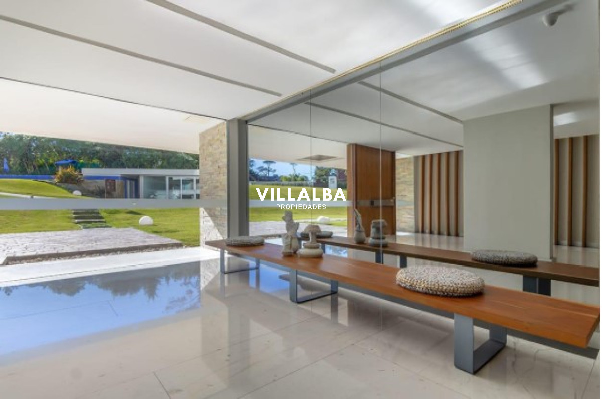 Apartamento ID.4249 - Departamento de 2 suites + depedencia en venta Frente al mar.