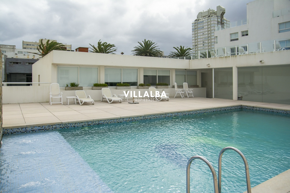 Apartamento ID.2178 - Vende apartamento. Edificio Bonaire. 3 dormitorios con servicios. Brava, Peninsula, Punta del Este