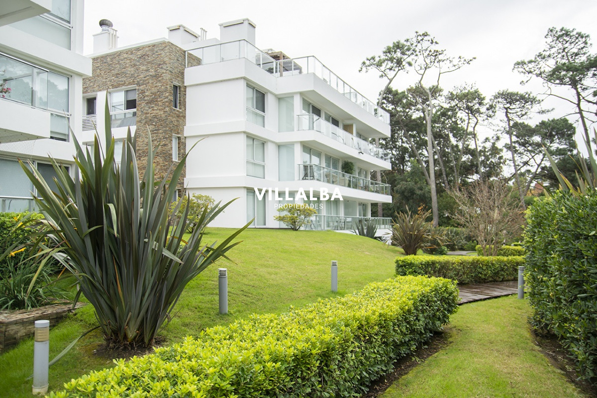 Apartamento ID.3666 - Espectacular departamento duplex a pasos del mar . 3 dormitorios en venta