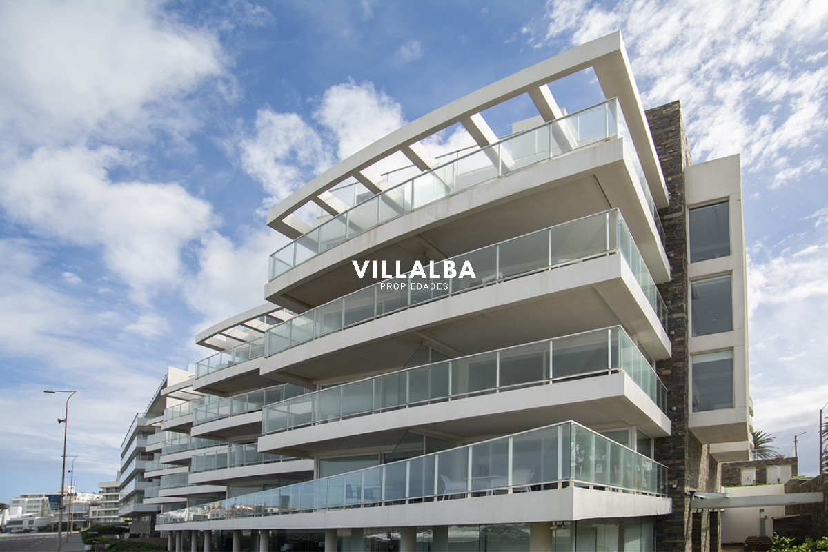 Apartamento ID.2178 - Vende apartamento. Edificio Bonaire. 3 dormitorios con servicios. Brava, Peninsula, Punta del Este