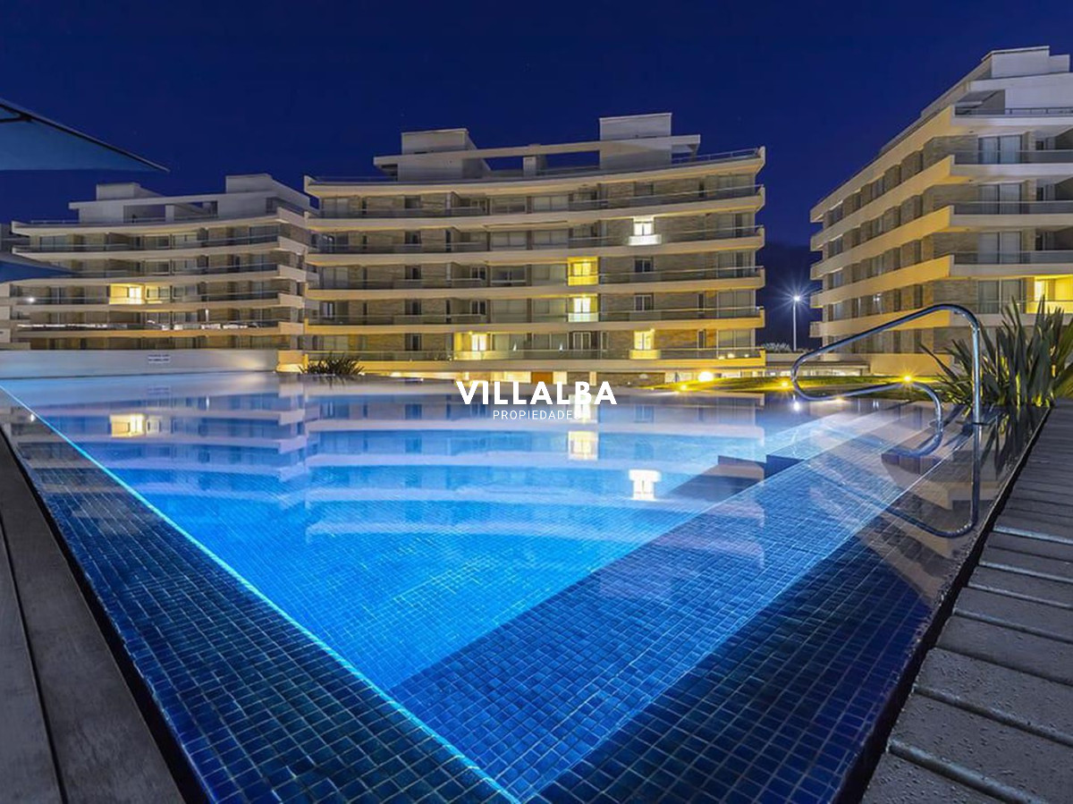 Apartamento ID.4249 - Departamento de 2 suites + depedencia en venta Frente al mar.