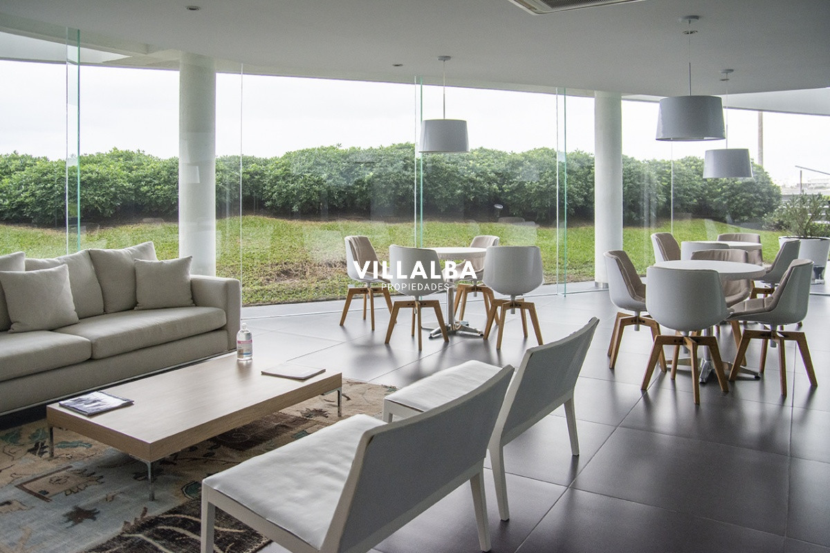 Apartamento ID.2178 - Vende apartamento. Edificio Bonaire. 3 dormitorios con servicios. Brava, Peninsula, Punta del Este