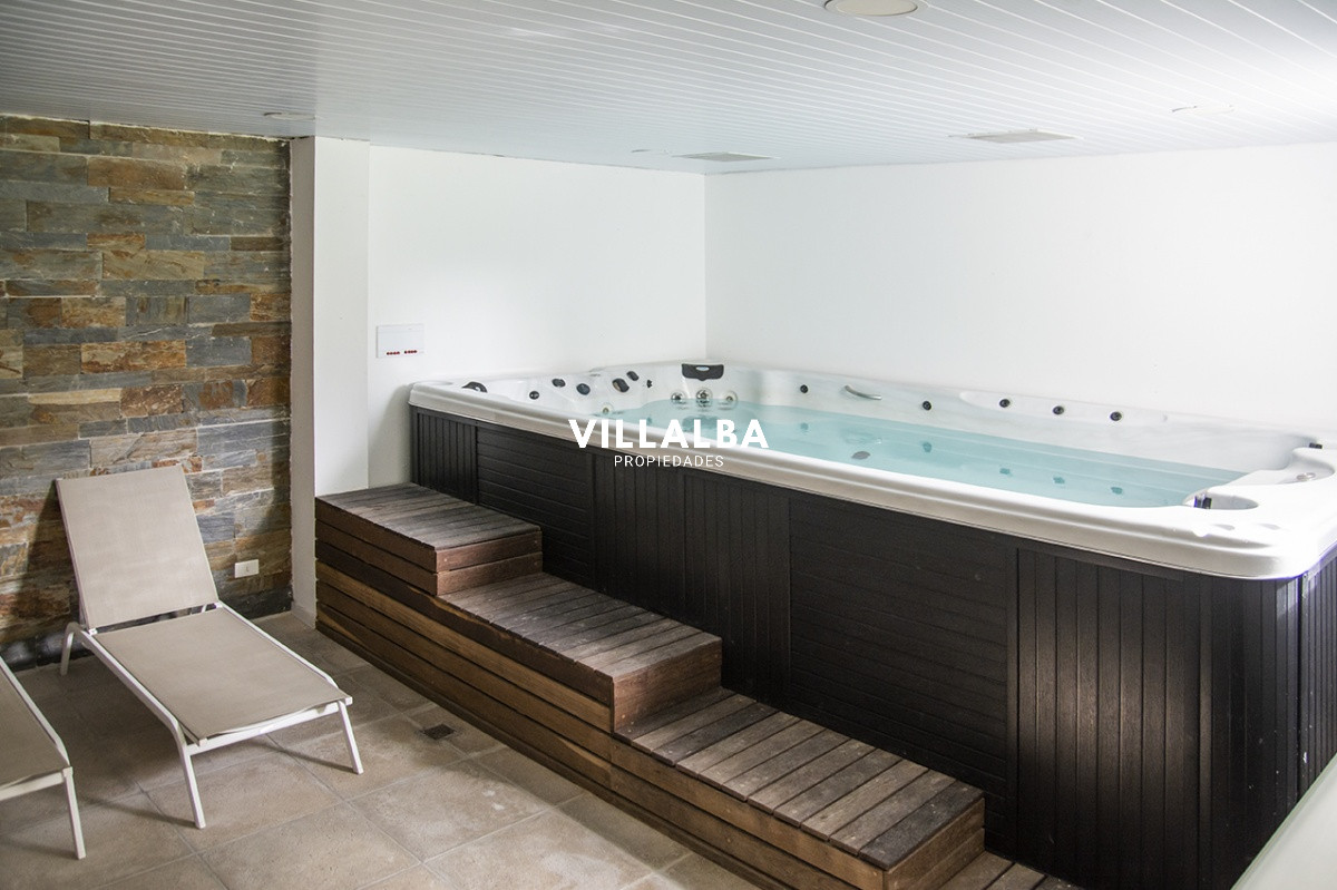 Apartamento ID.2178 - Vende apartamento. Edificio Bonaire. 3 dormitorios con servicios. Brava, Peninsula, Punta del Este