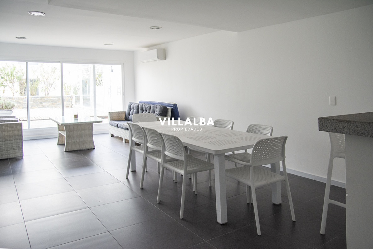 Apartamento ID.2178 - Vende apartamento. Edificio Bonaire. 3 dormitorios con servicios. Brava, Peninsula, Punta del Este