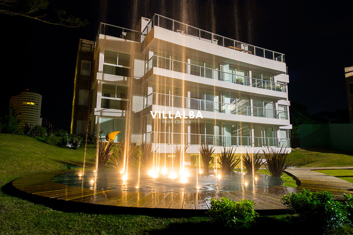 Apartamento ID.3666 - Espectacular departamento duplex a pasos del mar . 3 dormitorios en venta