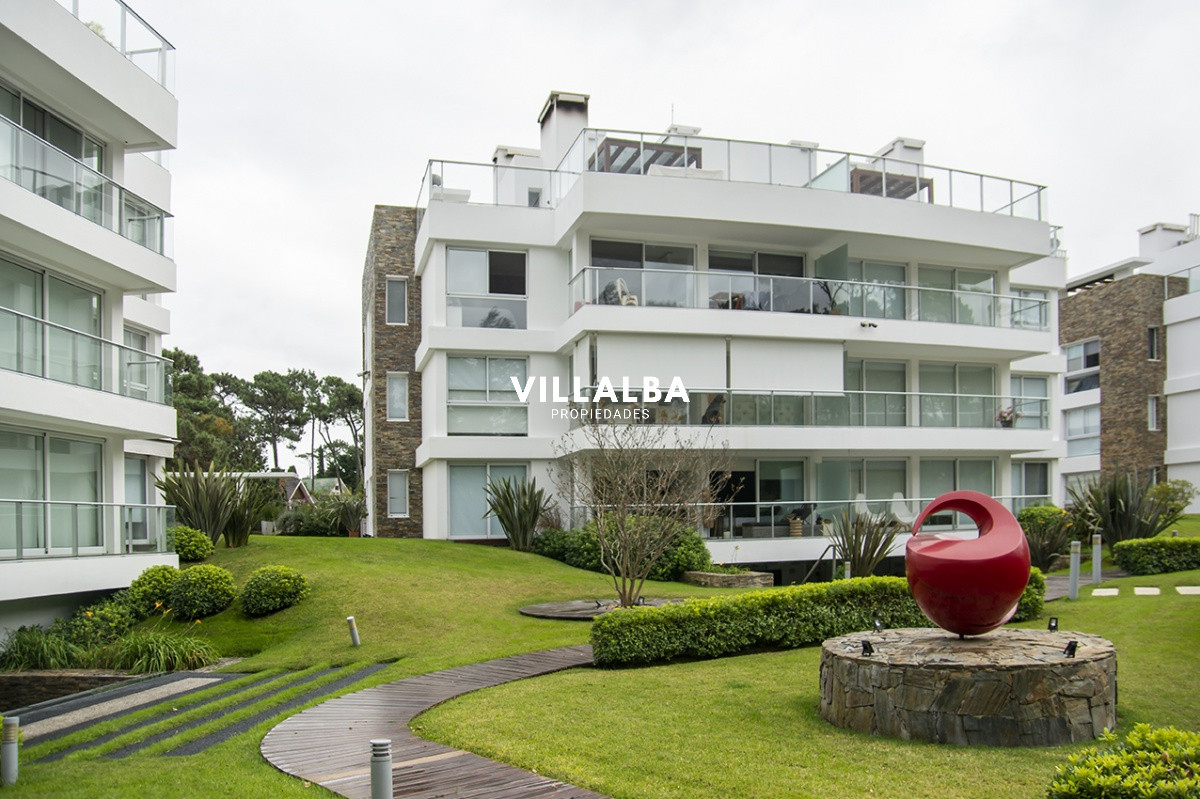 Apartamento ID.3666 - Espectacular departamento duplex a pasos del mar . 3 dormitorios en venta