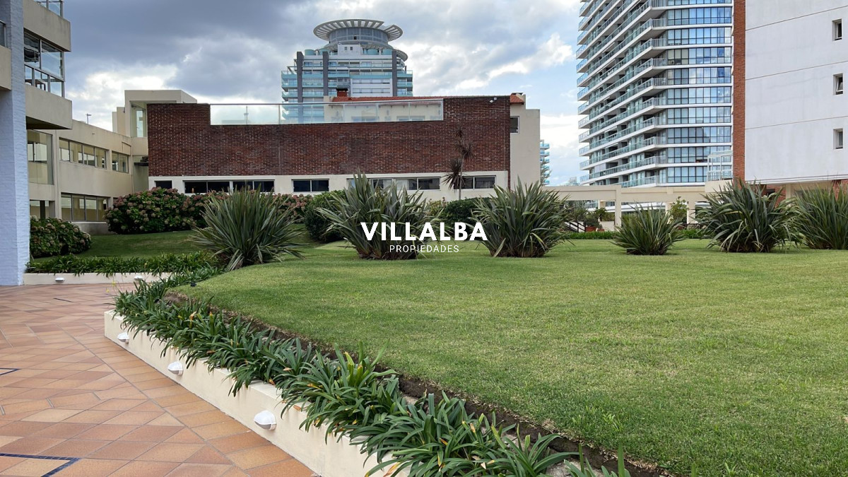 Apartamento ID.4122 - Vende apartamento de 2 dormitorios en Brava Punta del Este