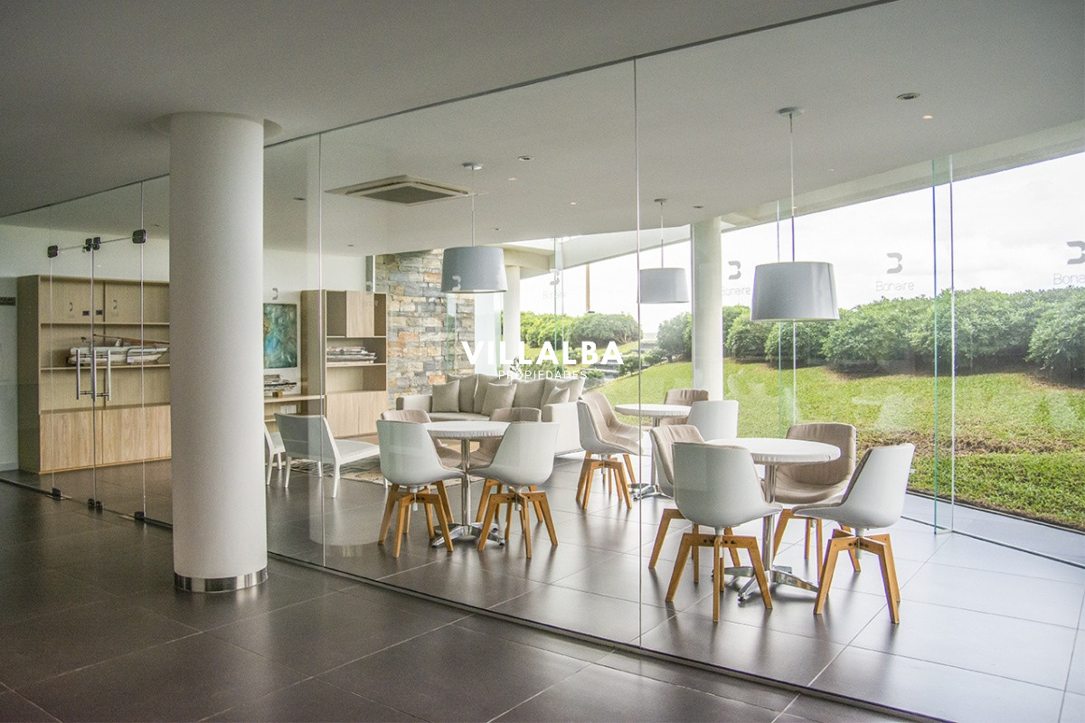 Apartamento ID.2178 - Vende apartamento. Edificio Bonaire. 3 dormitorios con servicios. Brava, Peninsula, Punta del Este