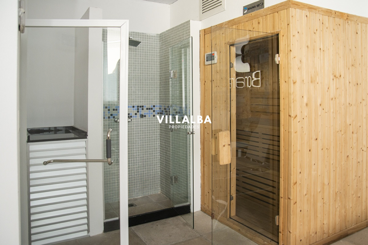 Apartamento ID.2178 - Vende apartamento. Edificio Bonaire. 3 dormitorios con servicios. Brava, Peninsula, Punta del Este