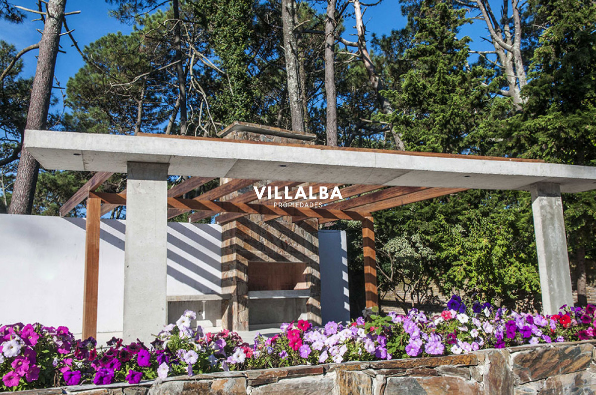 Apartamento ID.3666 - Espectacular departamento duplex a pasos del mar . 3 dormitorios en venta