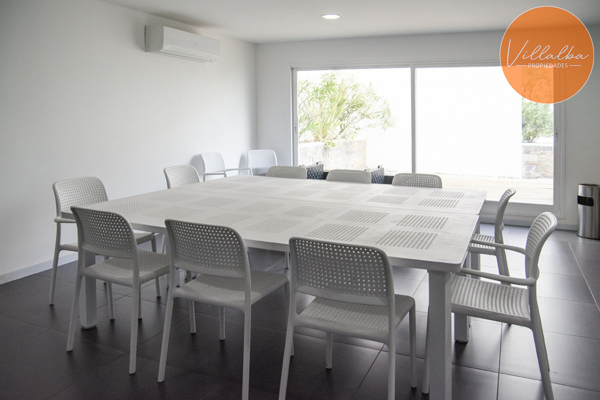 Apartamento ID.2178 - Vende apartamento. Edificio Bonaire. 3 dormitorios con servicios. Brava, Peninsula, Punta del Este