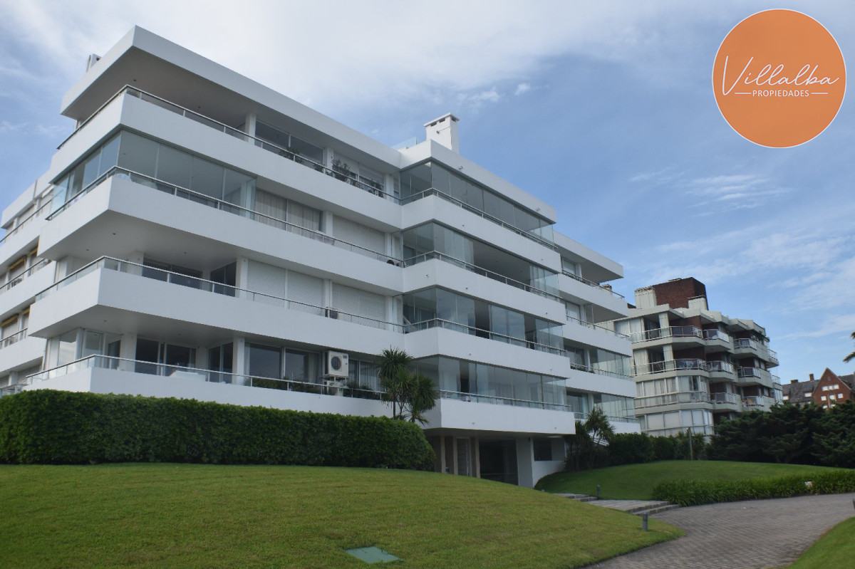 Apartamento ID.2374 - Departamento en edificio Esturión.