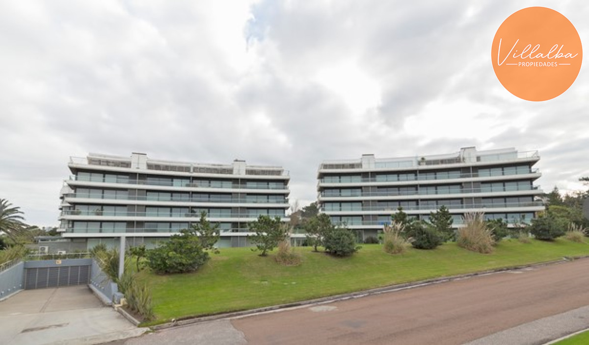 Apartamento ID.2369 - Hermoso Departamento en venta frente a Playa Brava, 3 dorm + dep. Marigot Brava