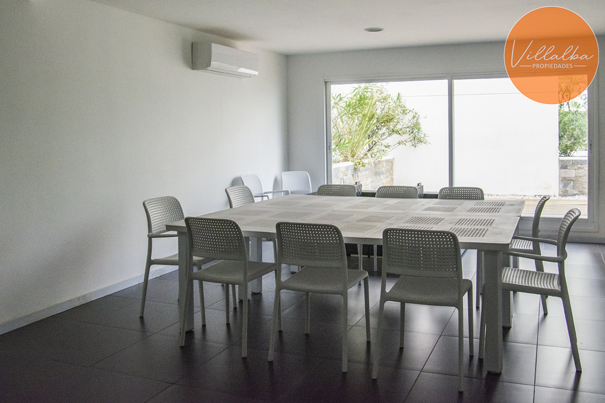Apartamento ID.2178 - Vende apartamento. Edificio Bonaire. 3 dormitorios con servicios. Brava, Peninsula, Punta del Este