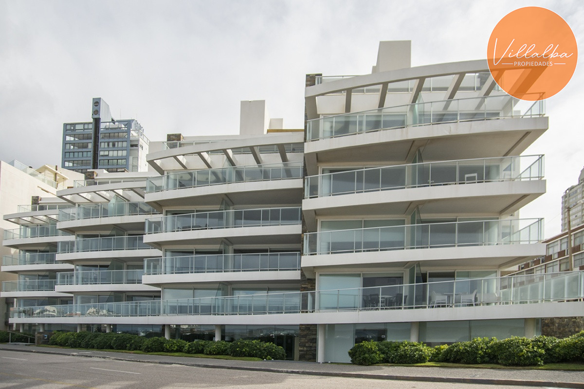 Apartamento ID.2178 - Vende apartamento. Edificio Bonaire. 3 dormitorios con servicios. Brava, Peninsula, Punta del Este