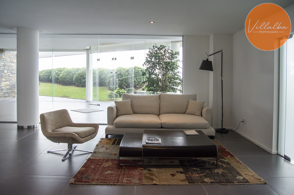 Apartamento ID.2178 - Vende apartamento. Edificio Bonaire. 3 dormitorios con servicios. Brava, Peninsula, Punta del Este