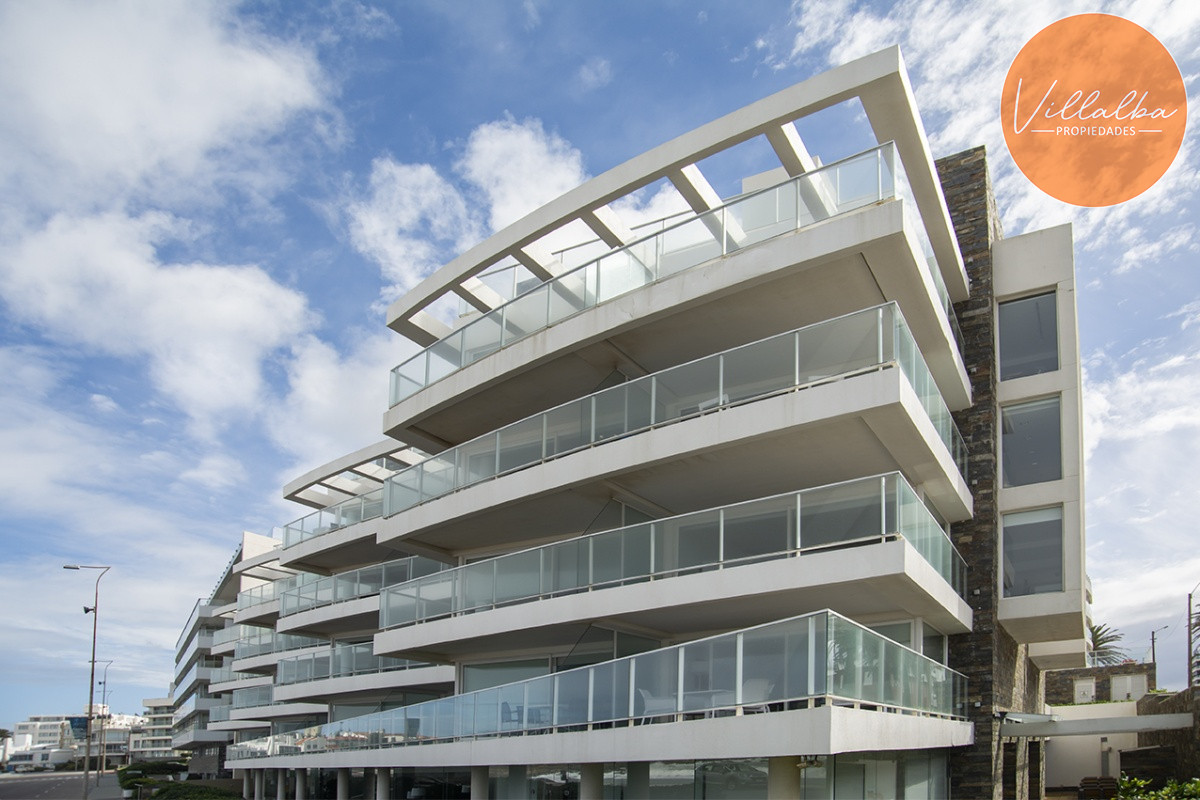 Apartamento ID.2178 - Vende apartamento. Edificio Bonaire. 3 dormitorios con servicios. Brava, Peninsula, Punta del Este