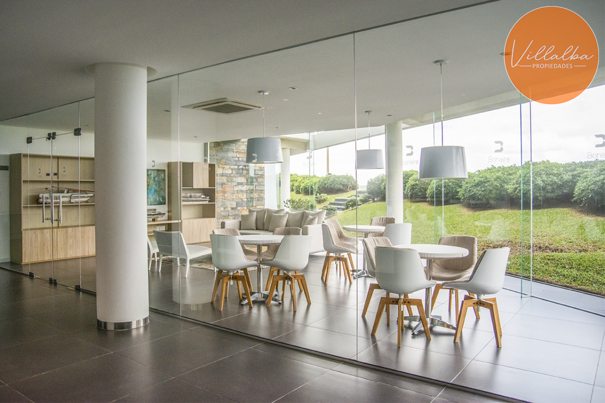 Apartamento ID.2178 - Vende apartamento. Edificio Bonaire. 3 dormitorios con servicios. Brava, Peninsula, Punta del Este