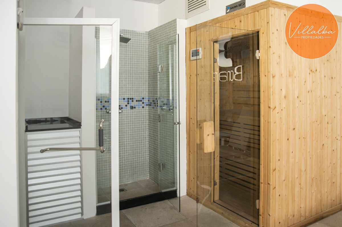 Apartamento ID.2178 - Vende apartamento. Edificio Bonaire. 3 dormitorios con servicios. Brava, Peninsula, Punta del Este