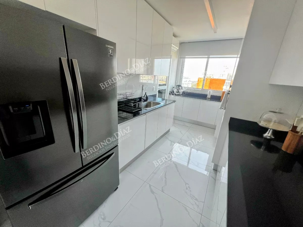 Apartamento ID.2748 - Apartamento en venta 4 dormitorios en Playa Mansa, Punta del Este.