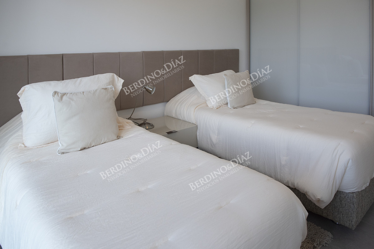 Apartamento ID.2724 - Espectacular departamento de 3  dormitorios en Ventian Playa Mansa.