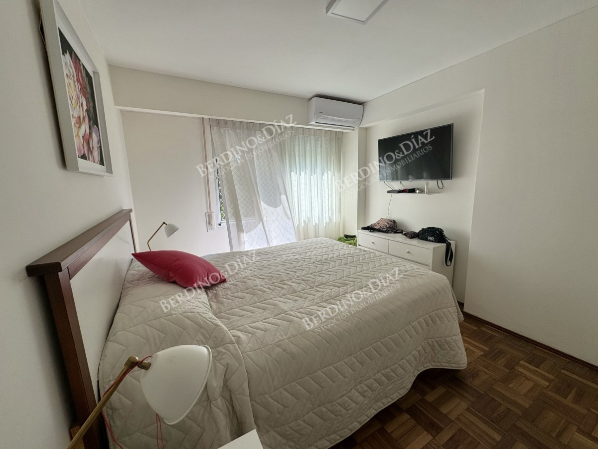 Apartamento ID.2700 - Vende apartamento de 4 dormitorios en edificio Cozumel Mansa.