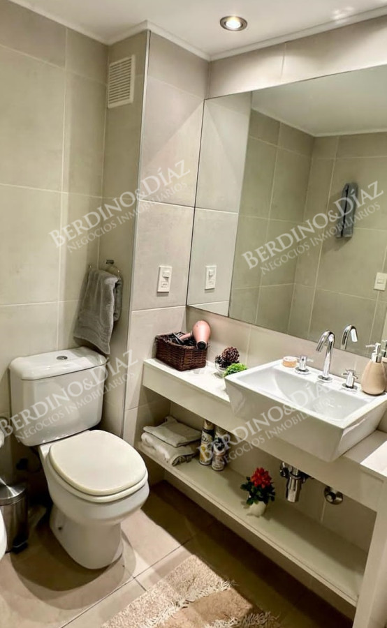 Apartamento ID.2759 - Se vende excelente apartamento con vista inigualable en Roosevelt, Punta del Este, de 2 dormitorios.