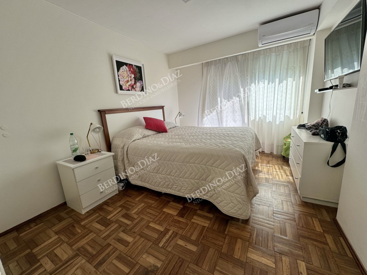 Apartamento ID.2700 - Vende apartamento de 4 dormitorios en edificio Cozumel Mansa.